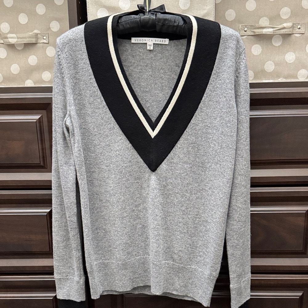 Veronica Beard Heather Gray V-Neck Pullover